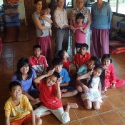 All kids + Graziella and Barbara receiving a Soroptimist Donation for Nong Biu's scholarhsip of 2011